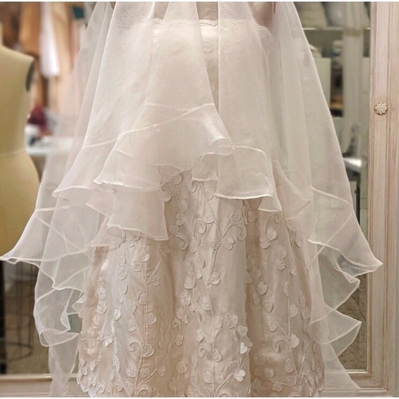 Vintage Wedding Dress - Picture 3 of 6